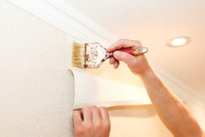Pose de papier peint à Cieux — revêtements muraux et toiles de verre